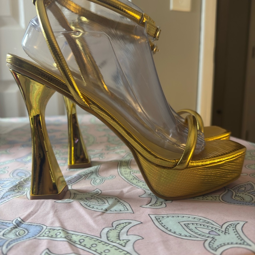 NWOT Elegant Gold Platform Heels no box